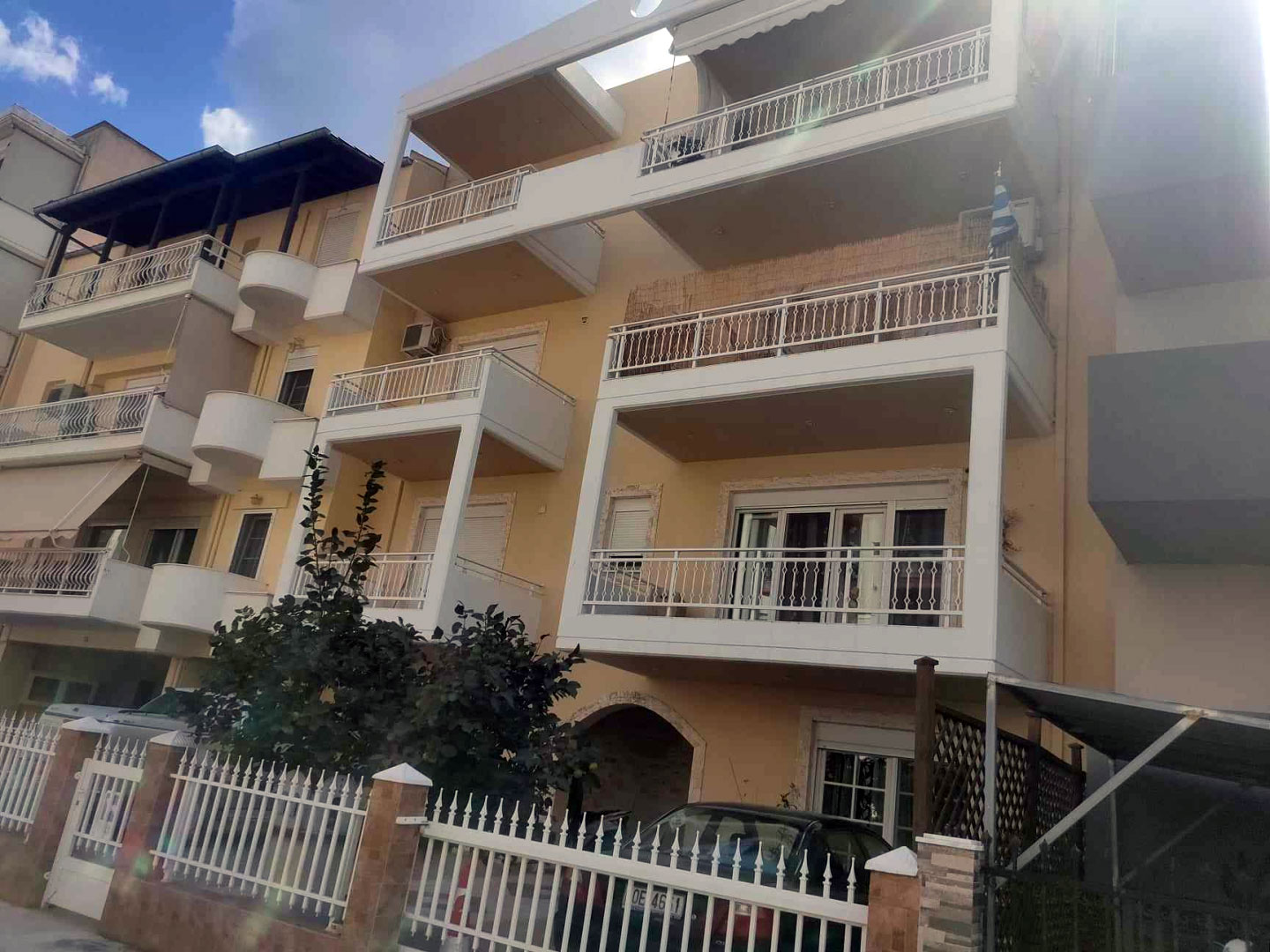 Apartmentgebäude steht in Alexandroupoli in der Nähe von Thessaloniki zum Verkauf