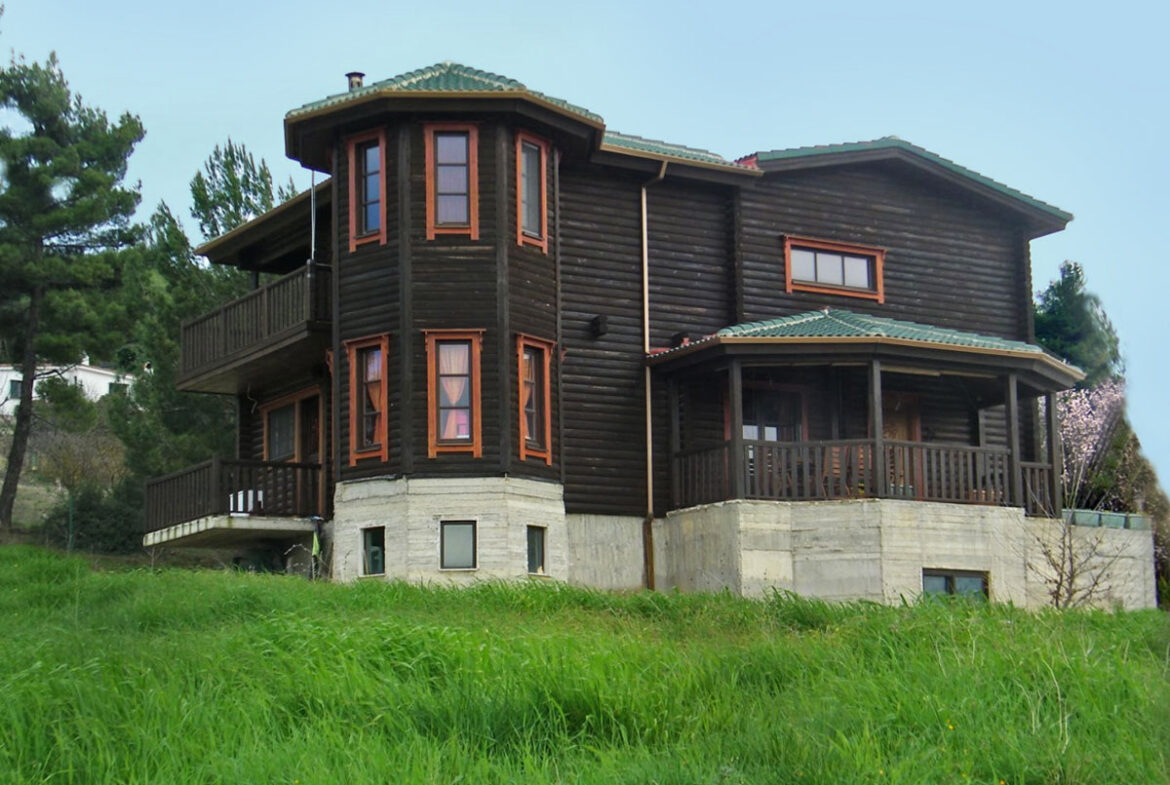 Luxuriöses Holzhaus in der Nähe von Athen