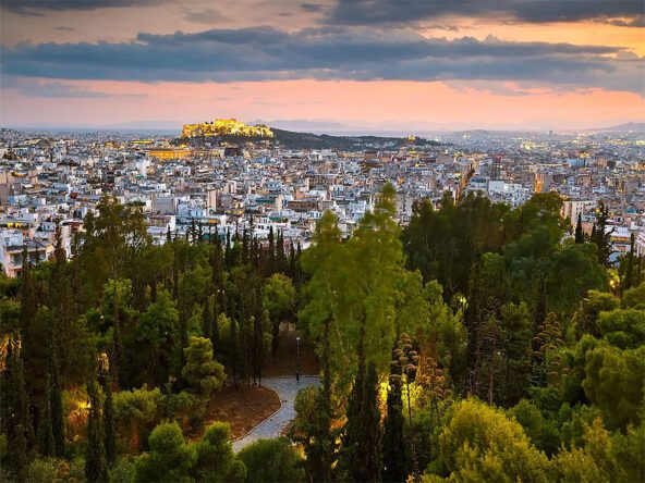 Grundstück mit Blick auf ganz Athen in der Nähe des Strefi-Hügels steht zum Verkauf