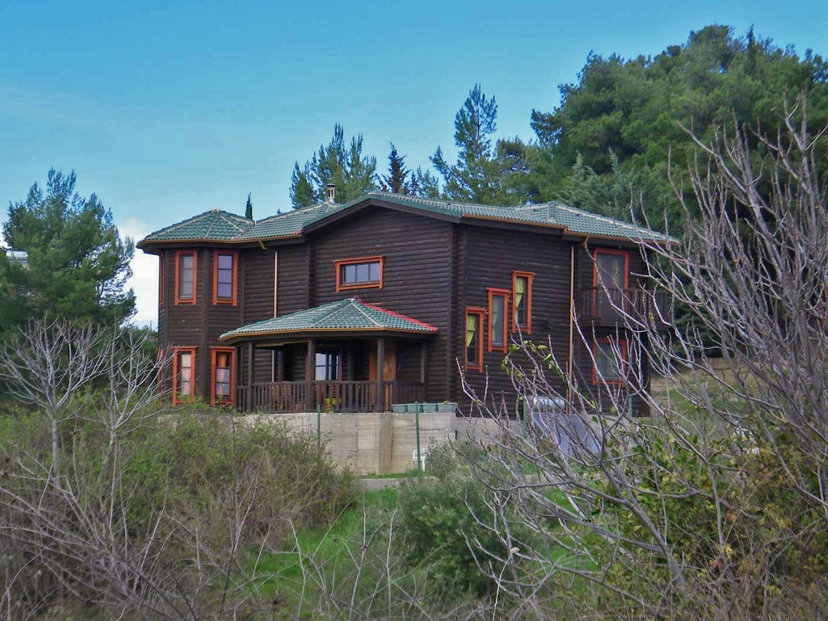 Luxuriöses Holzhaus in der Nähe von Kalamos, Attika