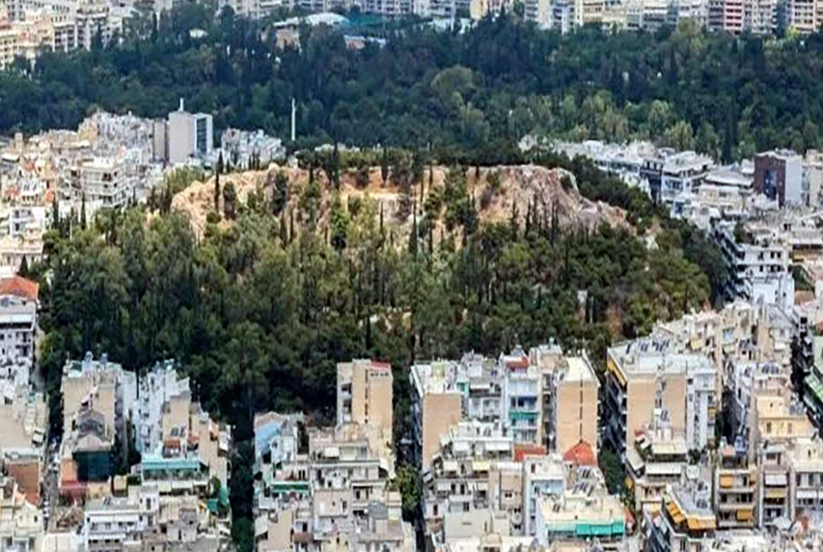 Bestes Grundstück steht zum Verkauf in der Nähe des Hügels Strefi Athen