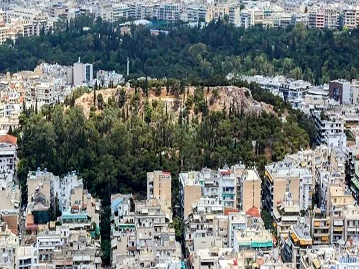 Bestes Grundstück steht zum Verkauf in der Nähe des Hügels Strefi Athen