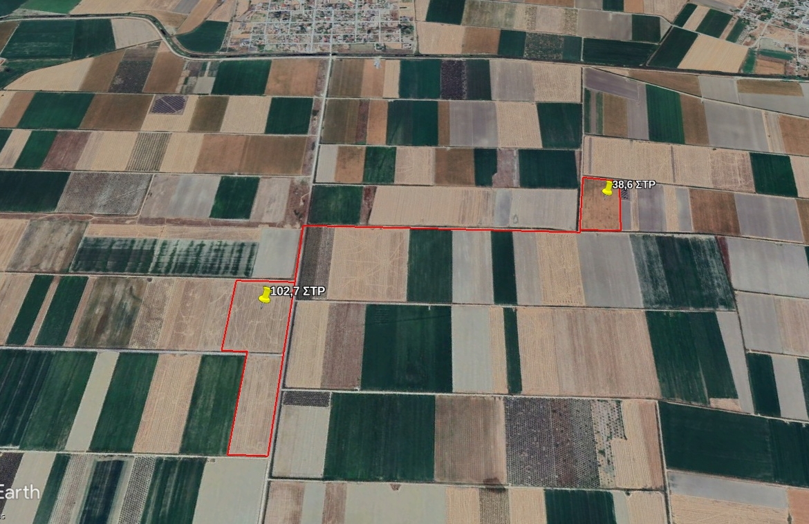 2 große gewerbliche landwirtschaftliche Parzellen zu verkaufen